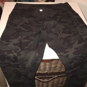 Align HR Pant 28” size 8 Army Green Camo